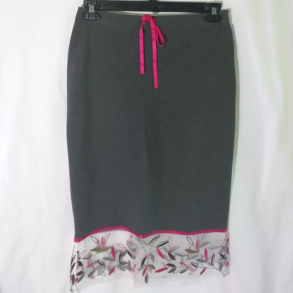 Spiegel Y2K Gray Skirt with Embroidered Chiffon & Ribbon Floral